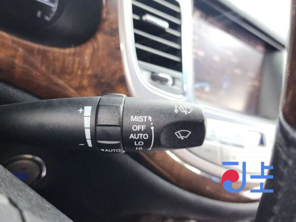 Hyundai Genesis silver - KMHGB41AP9U045455 - Image 14