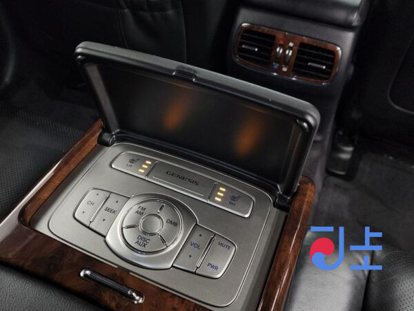 Hyundai Genesis silver - KMHGB41AP9U045455 - Image 19