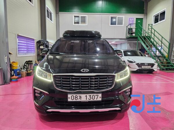 Kia Carnival black - KNAMC81ABKS574365 - Image 3