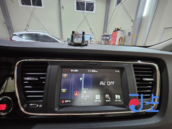 Kia Carnival black - KNAMC81ABKS574365 - Image 11
