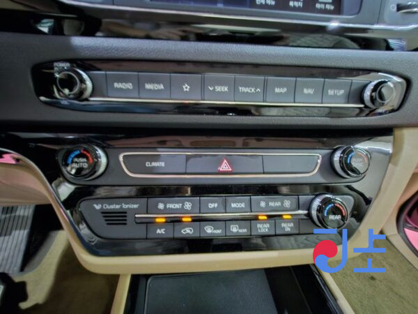 Kia Carnival black - KNAMC81ABKS574365 - Image 12