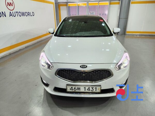 Kia K7 white - KNALM416BFA181384