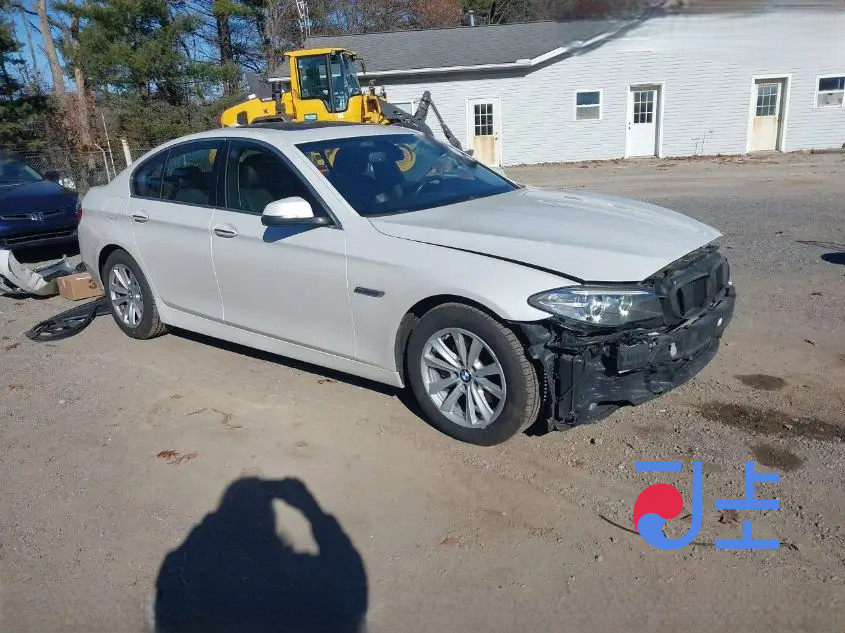 2014 BMW 5-Series 520d White — WBA5C3109ED765458 - Image 5