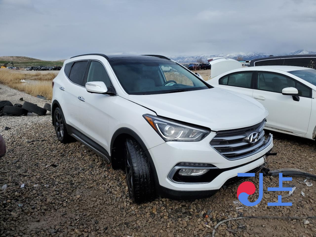 2018 Hyundai SantaFe White - KMHS281BBKU024274 - Image 5