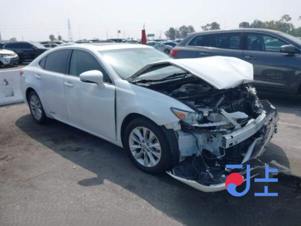 2014 Lexus ES300H White — JTHBW1GG6E2040724 - Image 5