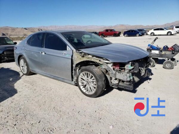 2017 Toyota Camry Hybrid Silver — AXVH70-1002697 - Image 5