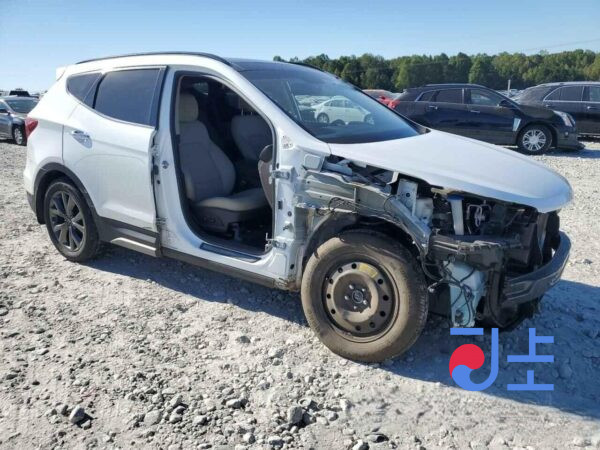 2018 Hyundai SantaFe White - KMHS381CBKU045203 - Image 5