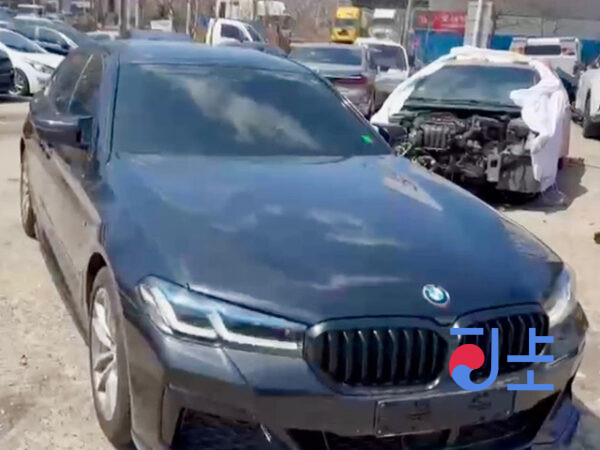 2017 BMW 5-Series 520d xDrive Black — WBAJC5104HG850639 - Image 5