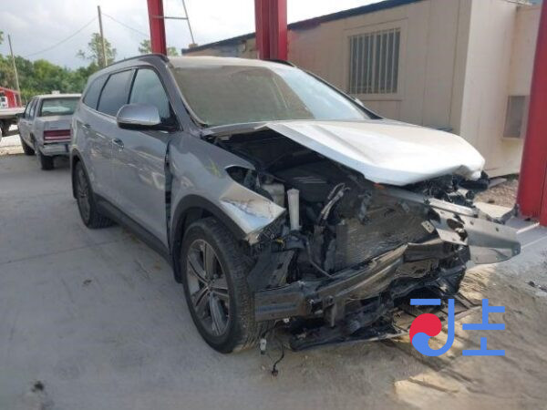 2016 Hyundai SantaFe Gray - KMHSW81UBGU686487 - Image 5