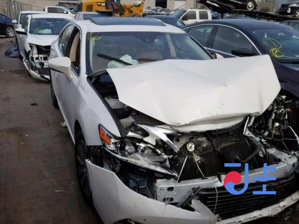 2016 Lexus ES300H White — JTHBW1GG9H2144810 - Image 5