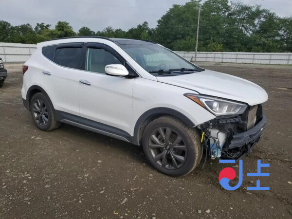 2017 Hyundai SantaFe White - KMHSW81UBJU836081 - Image 5