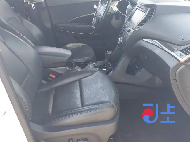 2017 Hyundai SantaFe White - KMHSW81UBJU811471 - Image 6