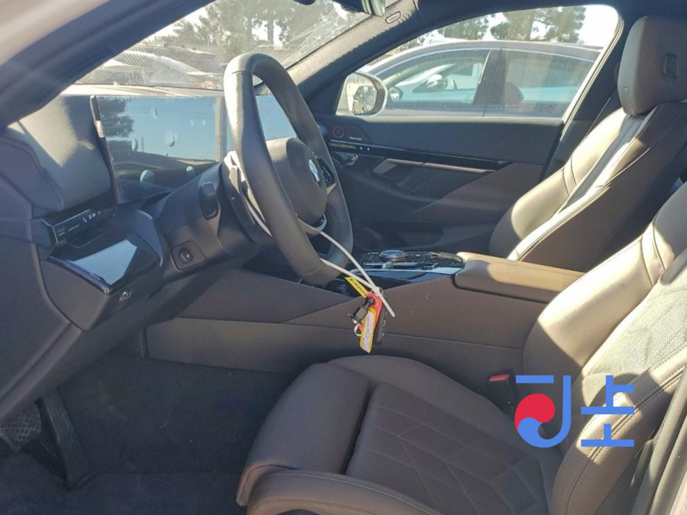 2024 BMW 520i White — WBA21FJ08RCR34584 - Image 6