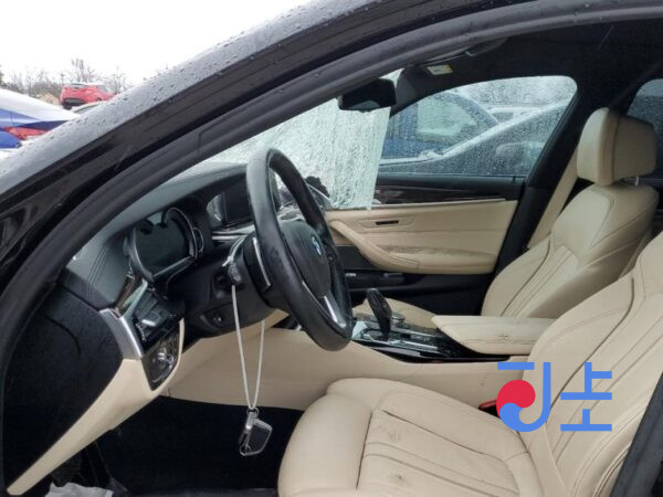 2017 BMW 5-Series 520d xDrive Black — WBAJC5105HWA87698 - Image 6