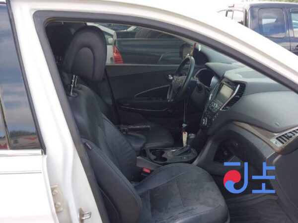 2015 Hyundai SantaFe White - KMHSW81UBFU518146 - Image 6
