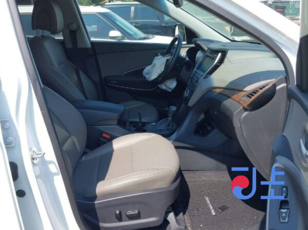 2018 Hyundai SantaFe White - KMHS581CDKU106361 - Image 6