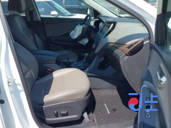 2018 Hyundai SantaFe White - KMHS581BBKU075423 - Image 6