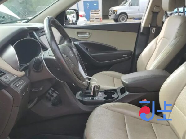 2017 Hyundai SantaFe White - KMHSW81UBJU836081 - Image 6