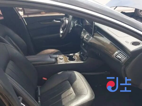 2018 Mercedes-Benz CLS400d 4Matic Black — WDD2J2DB9KA010333 - Image 6