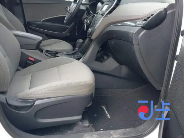 2016 Hyundai SantaFe White - KMHSW81UBGU675689 - Image 6