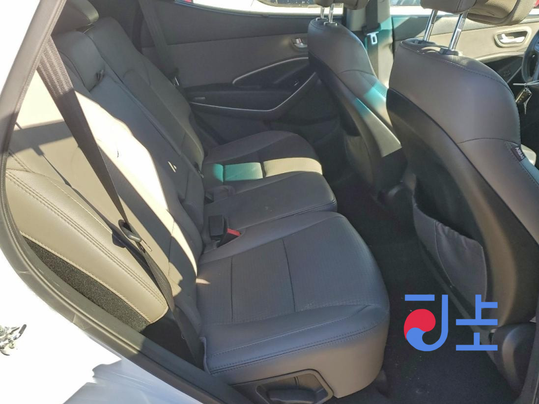 2016 Hyundai SantaFe White - KMHSW81UBGU665240 - Image 7