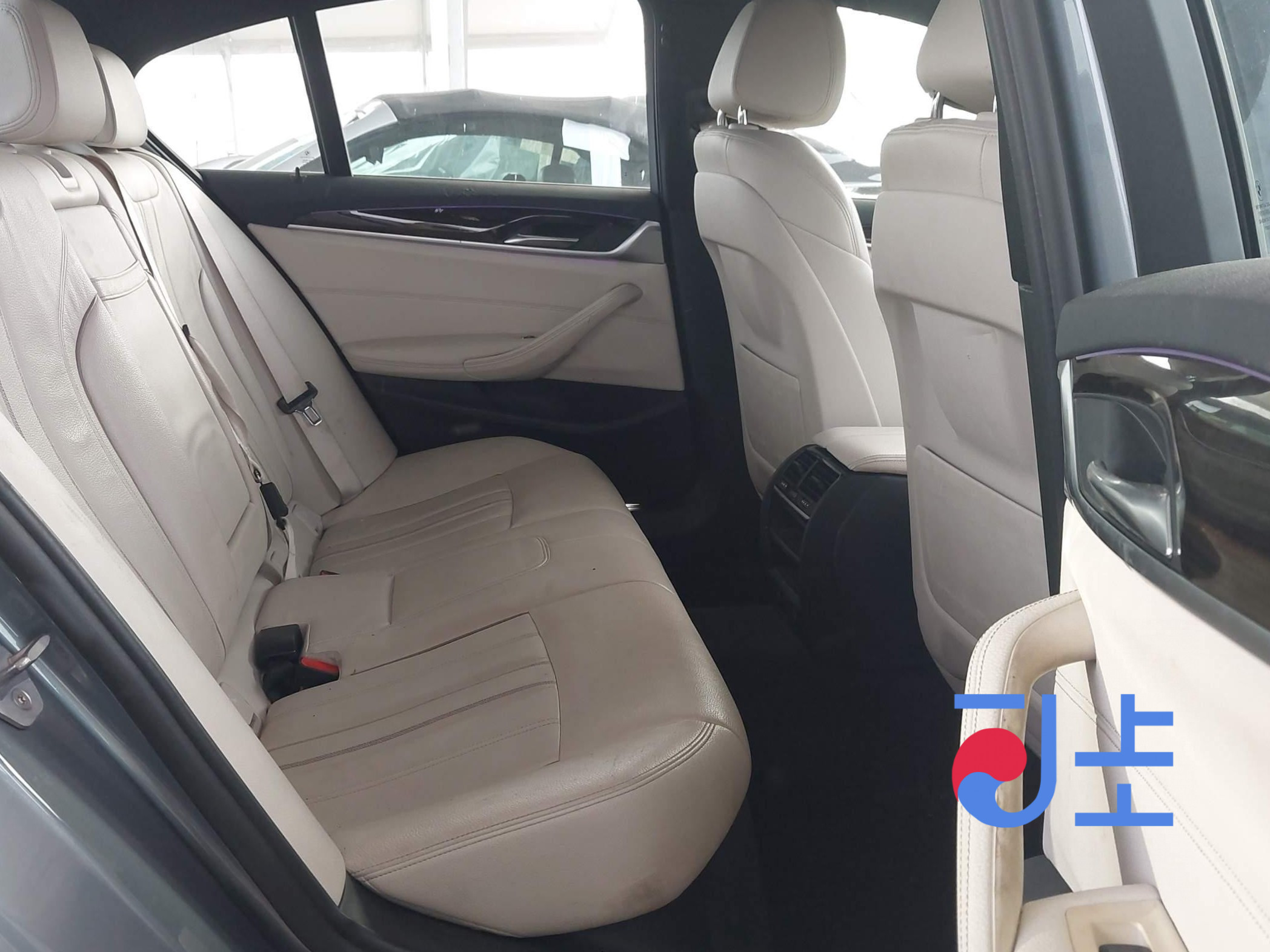 2018 BMW 5-Series 520d Gray — WBAJC3101JDB28334 - Image 7