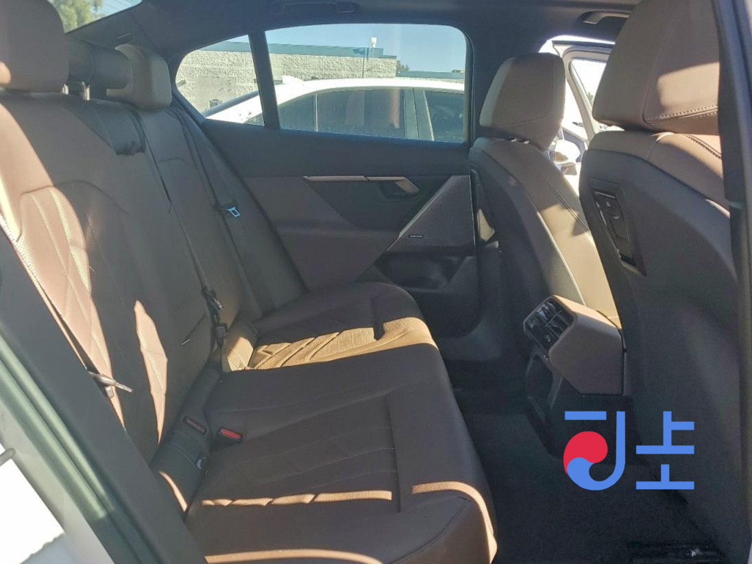 2024 BMW 520i White — WBA21FJ08RCR34584 - Image 7