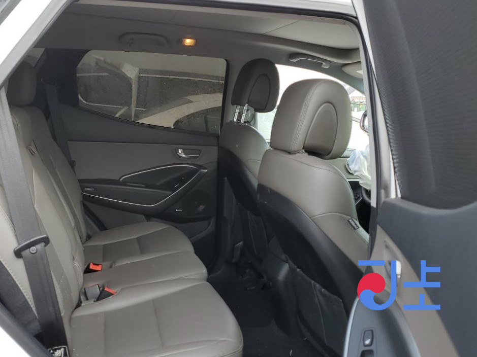 2018 Hyundai SantaFe White - KMHS281BBKU024274 - Image 7