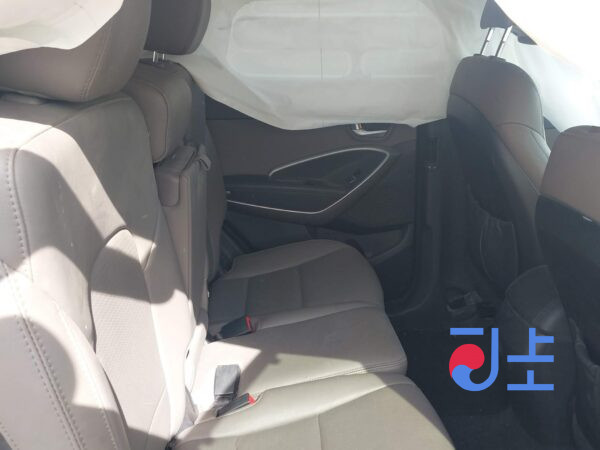 2016 Hyundai SantaFe Black - KMHSW81UBHU707480 - Image 7