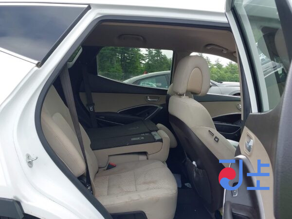 2016 Hyundai SantaFe White - KMHSW81UBGU663375 - Image 7
