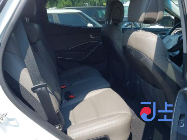 2018 Hyundai SantaFe White - KMHS581CDKU106361 - Image 7