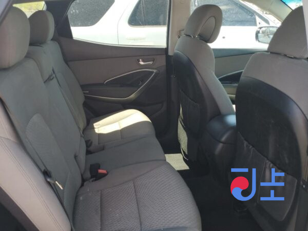 2018 Hyundai SantaFe White - KMHS581CBKU111006 - Image 7
