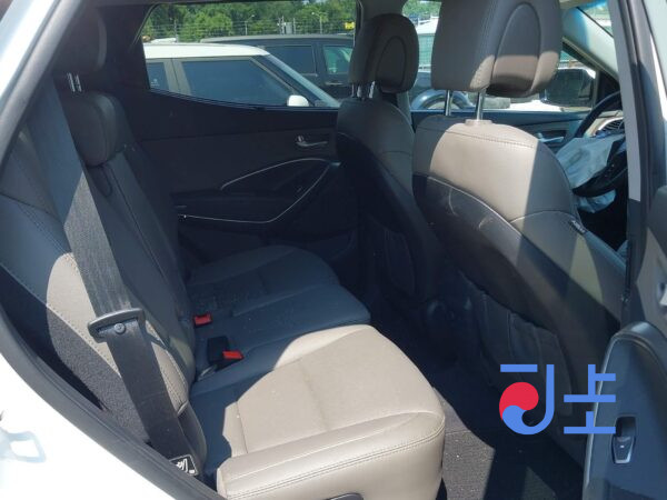 2018 Hyundai SantaFe White - KMHS581BBKU075423 - Image 7