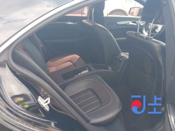 2018 Mercedes-Benz CLS400d 4Matic Black — WDD2J2DB9KA010333 - Image 7