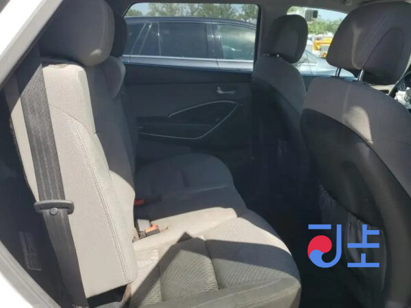2017 Hyundai SantaFe White - KMHSW81UBJU845198 - Image 7