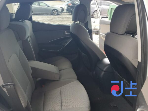 2018 Hyundai SantaFe White - KMHS381BBKU008007 - Image 7