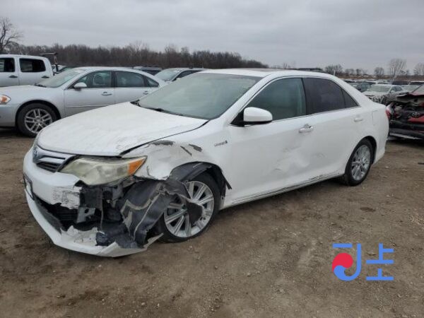 2014 Toyota Camry White — AVV50-1043788