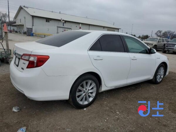 2014 Toyota Camry White — AVV50-1043788 - Image 3
