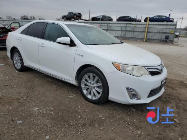 2014 Toyota Camry White — AVV50-1043788 - Image 2