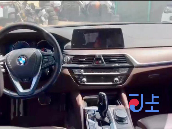 2017 BMW 5-Series 520d xDrive Black — WBAJC5104HG850639 - Image 9