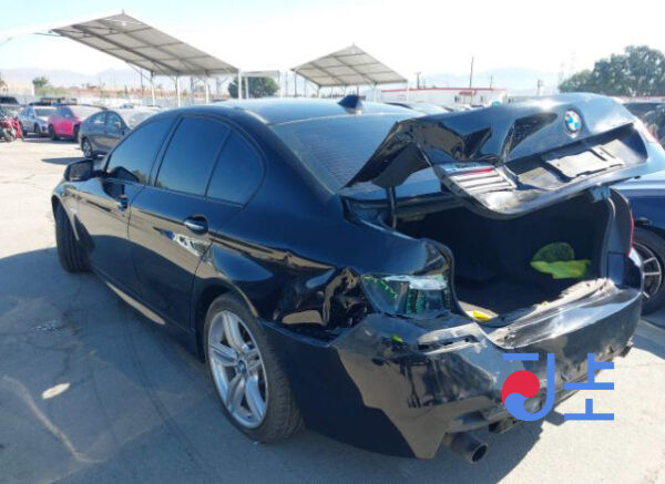 2014 BMW 5-Series 520d  Black— WBA5E5105FG058587 - Image 4
