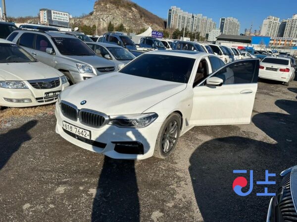 BMW Series 5 XDrive 2017 White — WBAJC5109HWA87719
