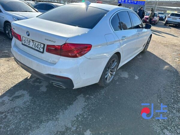 BMW Series 5 XDrive 2017 White — WBAJC5109HWA87719 - Image 4