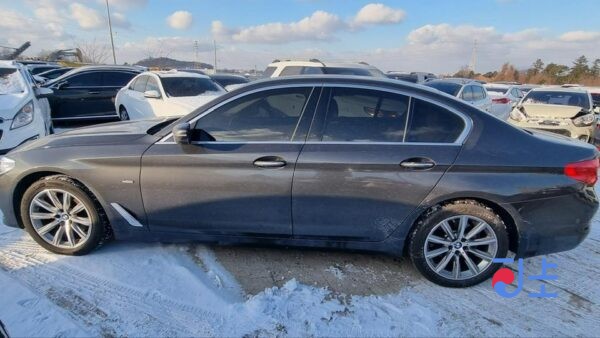 2017 BMW 520d xDrive Black — WBAJC5102HG852051 - Image 2