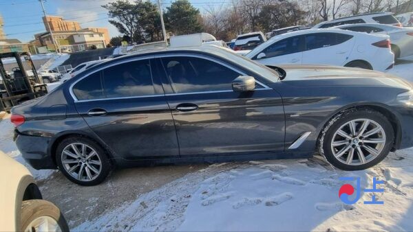 2017 BMW 520d xDrive Black — WBAJC5102HG852051 - Image 3