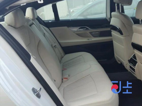 2017 BMW 740Li xDrive White — WBA7E4109HGV23250 - Image 6