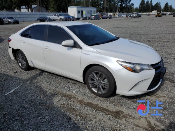 Toyota Camry 2016 White — AVV50-1055642 - Image 4