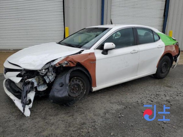 Toyota Camry 2017 Hybrid White — AXVH70-1011953
