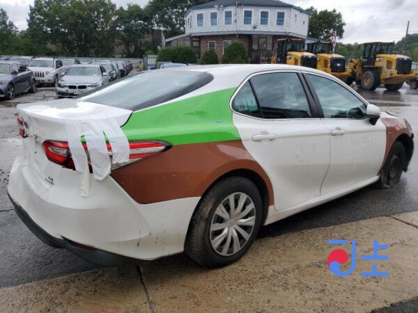 Toyota Camry 2017 Hybrid White — AXVH70-1011953 - Image 4