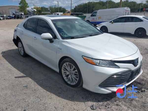 Toyota Camry 2017 Hybrid White — AXVH70-1003216